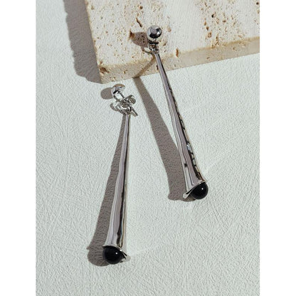 Minimalistische geometrische oorbellen met zwarte onyx