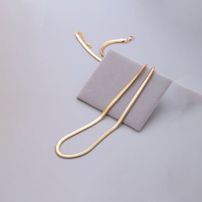 Tijdloze zachte serpentijnbotketting