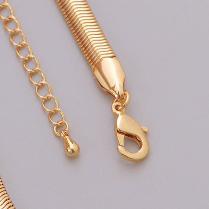 Tijdloze zachte serpentijnbotketting